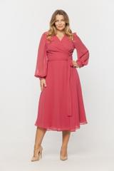 Różowa sukienka z szyfonu o kopertowym fasonie