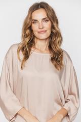Satynowa beżowa bluzka z nietoperzowym rękawem