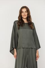 Satynowa bluzka khaki z prostym szerokim rękawem