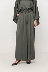 Satynowe szerokie spodnie khaki z paskiem i kieszeniami