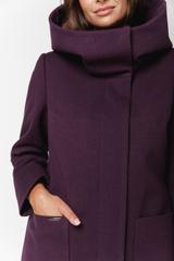 Śliwkowy ocieplany płaszcz ze stójką i  kapturem