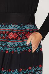 Czarna wzorzysta spódnica