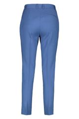 Niebieskie spodnie o ponadczasowym kroju