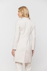 Stylowy beżowy żakiet z kieszeniami o wydłużonym kroju