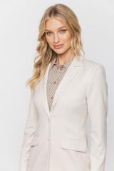 Stylowy beżowy żakiet z kieszeniami o wydłużonym kroju