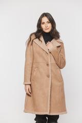 Stylowy kożuszek z kołnierzem i zapięciem na guziki