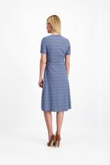 Sukienka z dekoltem w serek