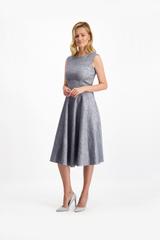 Rozkloszowana sukienka bez rękawów