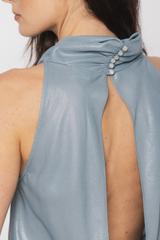 Wieczorowa błękitna sukienka maxi z odkrytymi plecami