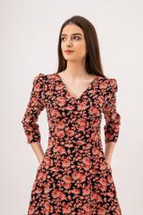 Stylowa sukienka w kwiaty na każdą okazję