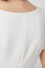 Sukienka z dekoltem V w kolorze ecru