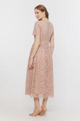 Sukienka z koronki w kolorze zgaszonego różu