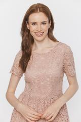 Sukienka z koronki w kolorze zgaszonego różu