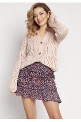 Pudrowy sweter w oversize'owej formie