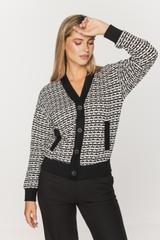 Sweter w czarno-biały wzór