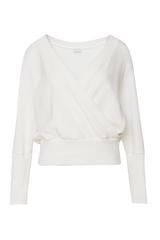 Sweterek ecru z kopertowym dekoltem