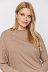 Sweterkowa brązowa bluzka z nietoperzowym rękawem