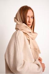 Beżowy ciepły szal z dodatkiem wełny