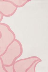 Zwiewna jedwabna apaszka w różowe kwiaty