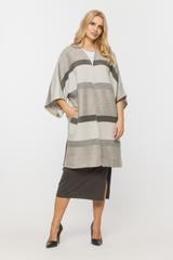 Szara narzutka z szerokimi rękawami z dodatkiem wełny