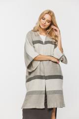 Szara narzutka z szerokimi rękawami z dodatkiem wełny