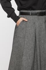 Szara spódnica z zakładkami i kieszeniami