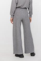 Szare spodnie z ciepłej prążkowanej dzianiny