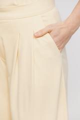 Szerokie letnie spodnie z żółtej miękkiej dzianiny