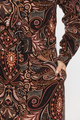 Szmizjerka czarna midi w kwiatowy wzór