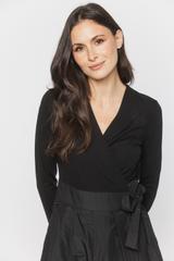 Szykowna czarna sukienka z tafty i miękkiej dzianiny