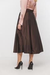 Taftowa brązowa spódnica z kontrafałdami i paskiem