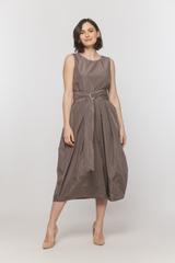 Taftowa sukienka midi z paskiem i kieszeniami