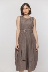 Taftowa sukienka midi z paskiem i kieszeniami