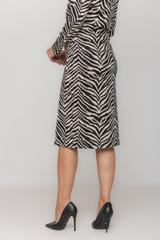 Prosta spódnica z grubej mięsistej dzianiny o wzorze zebry