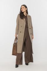 Wełniany beżowy płaszcz zapinany dwurzędowo