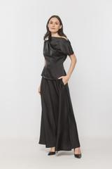 Wieczorowa rozkloszowana spódnica z czarnej satyny