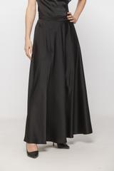 Wieczorowa rozkloszowana spódnica z czarnej satyny