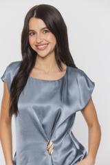 Wiskozowa bluzka ze złotą ozdobą w talii