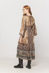 Wiskozowa sukienka boho z zaznaczoną talią