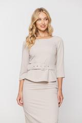 Wizytowa beżowa bluzka z paskiem i dekoltem łódka