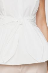 Wizytowa bluzka z baskinką z białej tafty