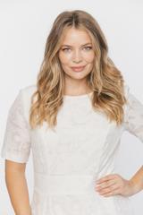 Wizytowa sukienka ecru o tulipanowym kroju