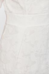 Wizytowa sukienka ecru o tulipanowym kroju