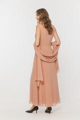 Wizytowa zwiewna sukienka maxi z szalem