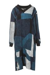 Wygodna sukienka z rozcięciami i prostym kroju