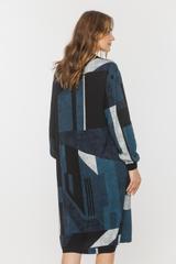 Wygodna sukienka z rozcięciami i prostym kroju