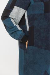 Wygodna sukienka z rozcięciami i prostym kroju