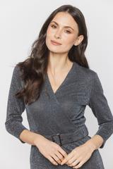 Wyjściowa srebrzystoszara sukienka z kopertowym dekoltem