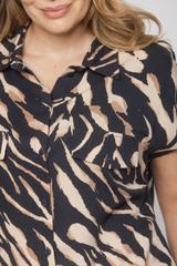 Wzorzysta lekka koszula z krótkim rękawem