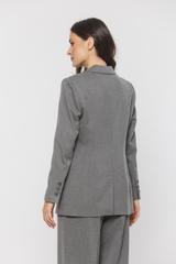 Szary żakiet o luźnym fasonie zapinany na guziki